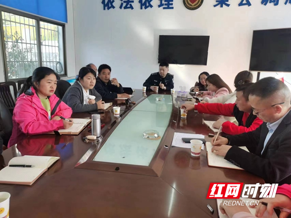 召开未成年人保护联席会.jpg