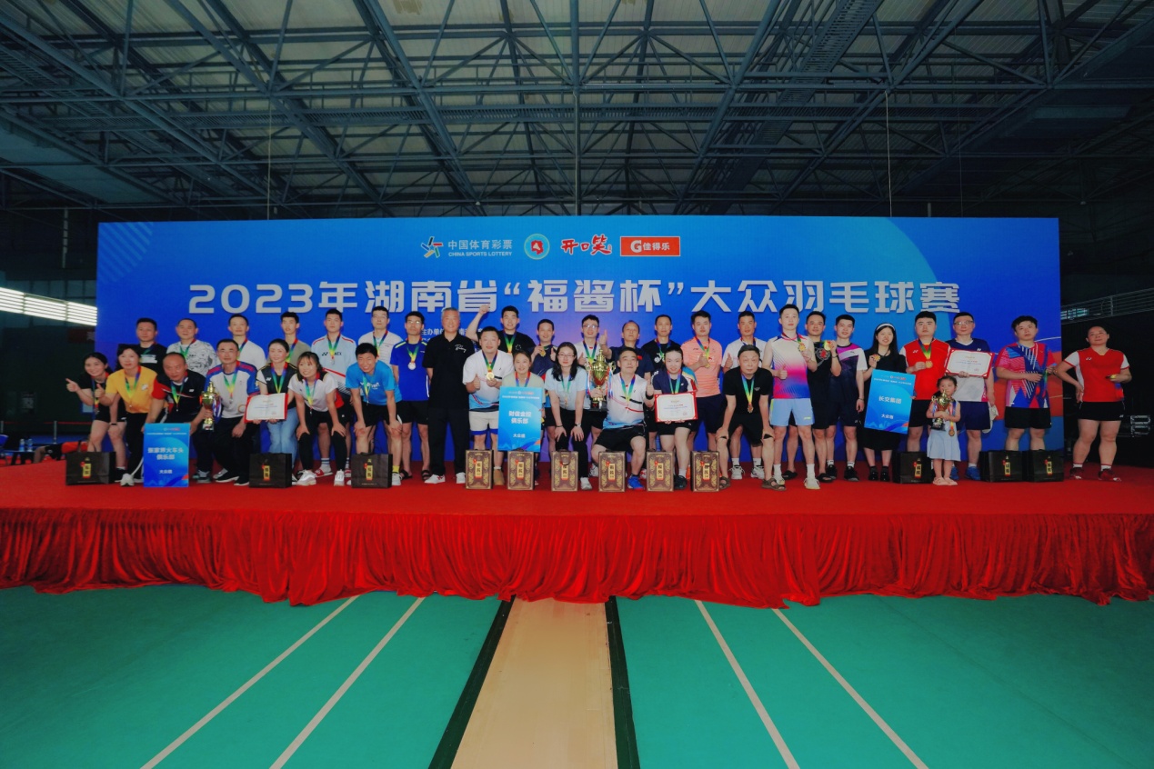 羽毛球001.jpg 羽毛球001.jpg