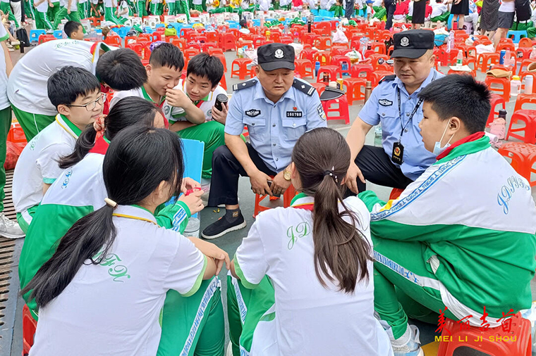 金盾护蕾迎六一：“你们的节日，有我们守护”.jpg
