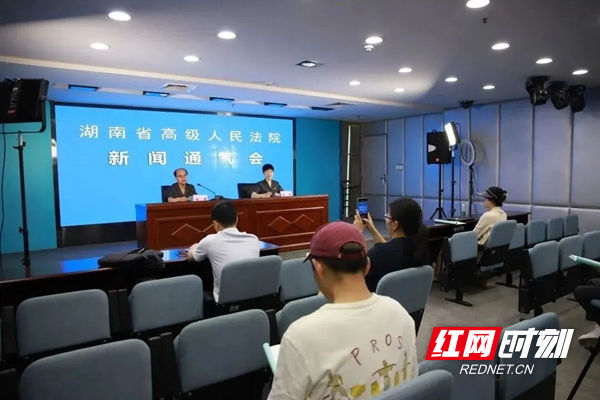 1、发布会现场.jpg