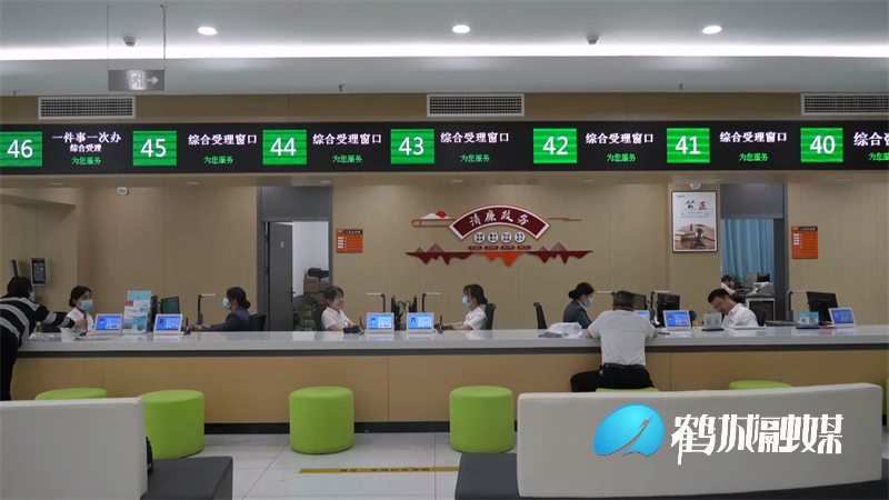 鹤城区政务服务推行“首办跟踪”机制.mp4_20230606_162913.594.jpg