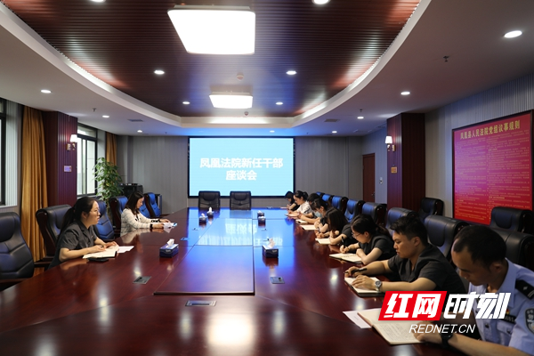1、座谈会现场.jpg