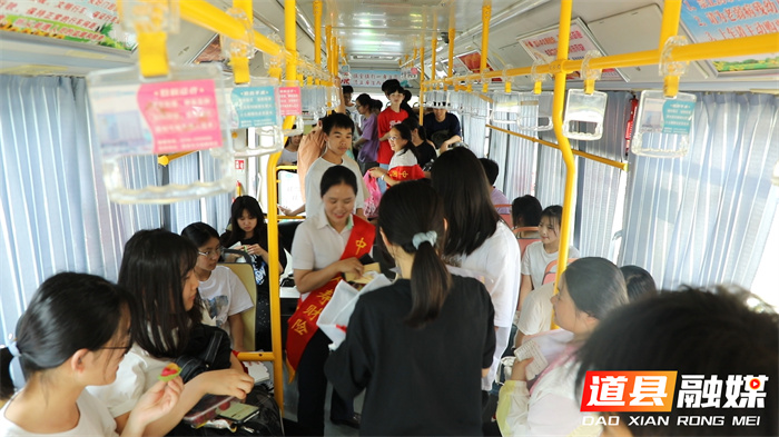 道县：爱心人士为高考助力04_副本.jpg