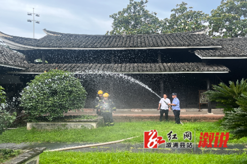 现场火灾扑救演练