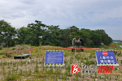 人影作业人员正在桥江炮点待命 摄影：薛志明.jpg