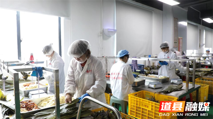 道县：“非遗”手工粽 传承美食技艺01_副本.jpg