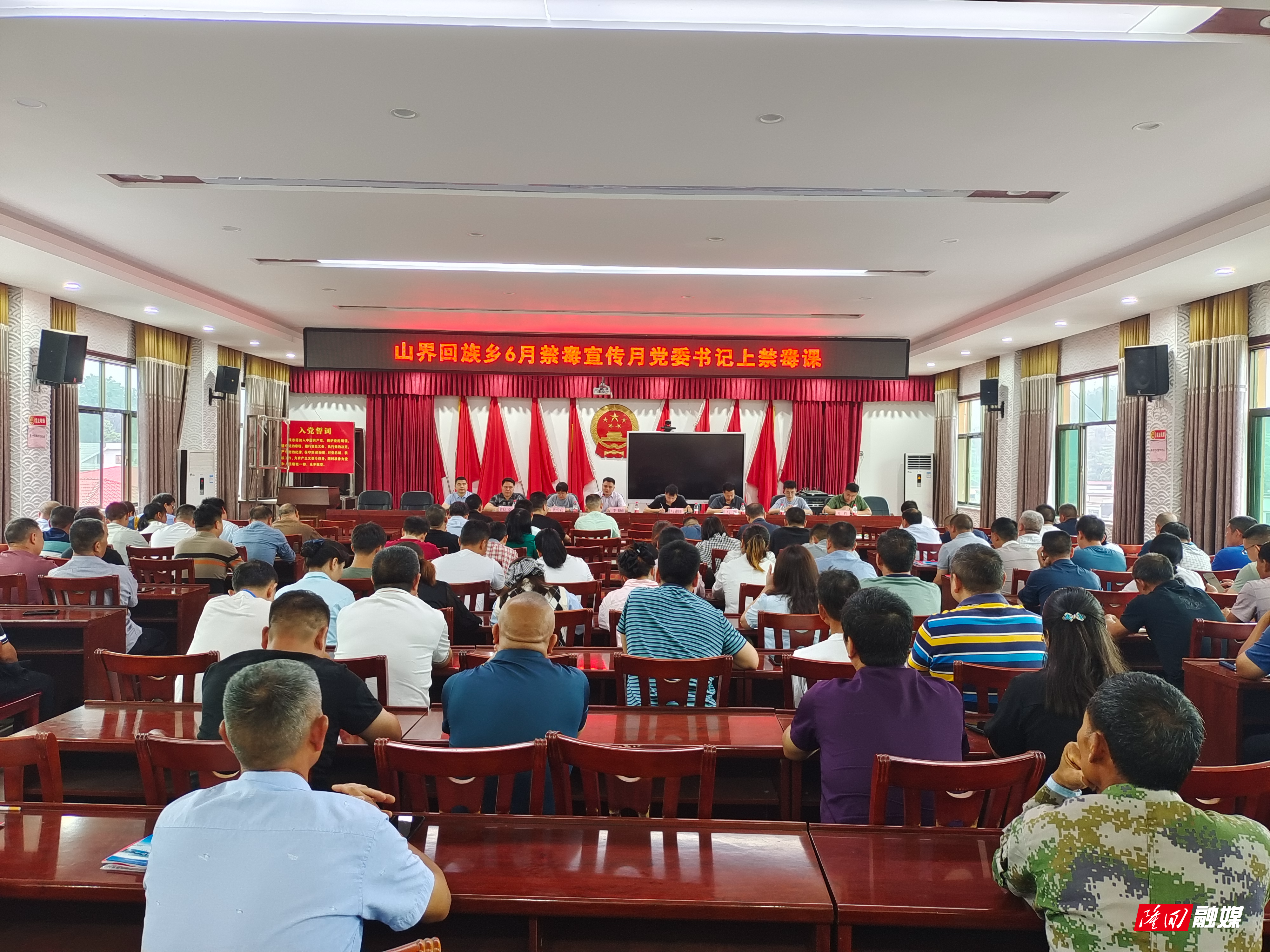 9e4d3e74e1c6bf0501f4b05712fc1a8.jpg 9e4d3e74e1c6bf0501f4b05712fc1a8.jpg