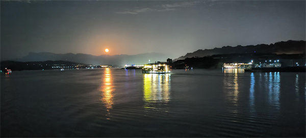 三峡夜景.jpg