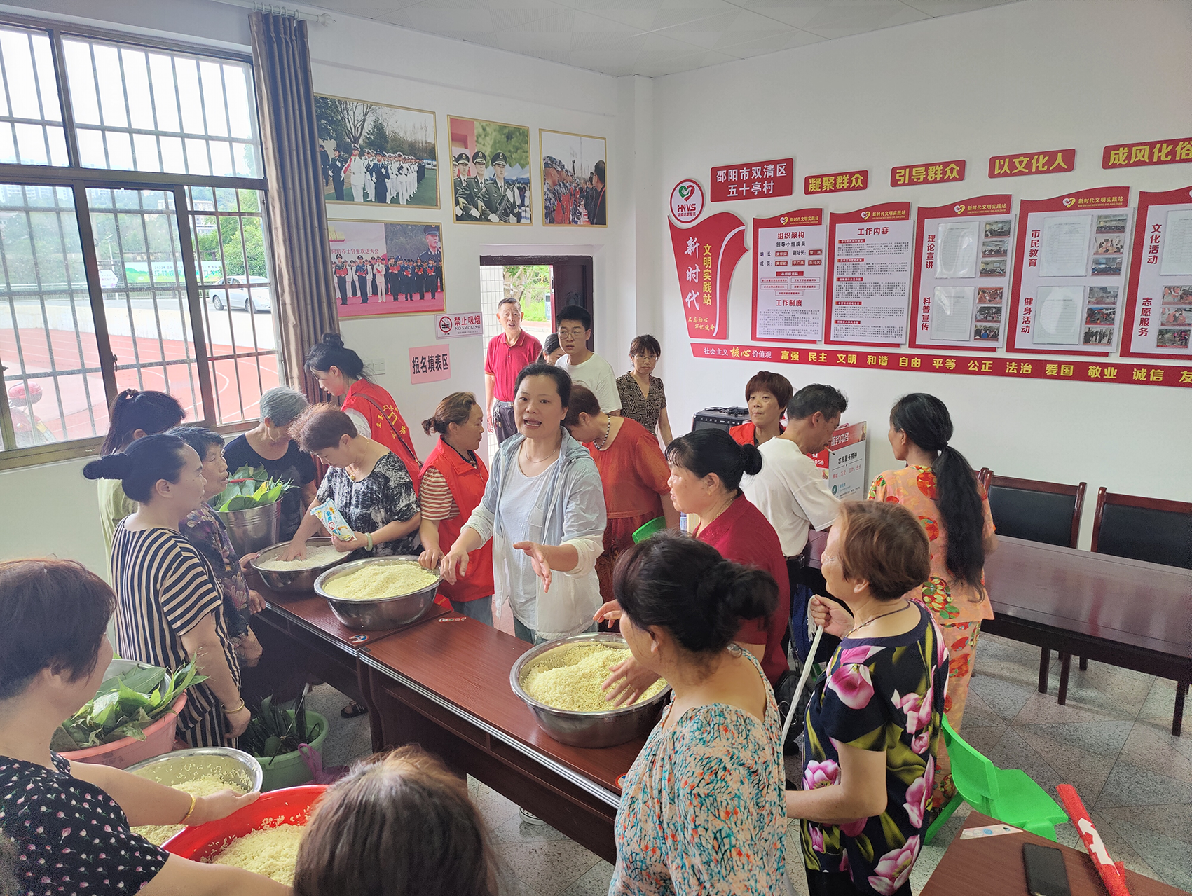 石桥街道开展“迎端午包粽子 促民族团结”活动(图1)