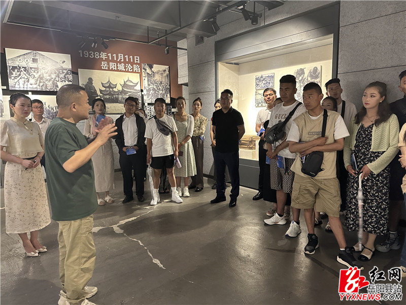 考察组参观新墙河抗战史实陈列馆_副本.jpg