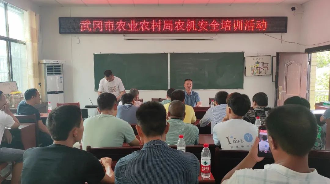 武冈市农业农村局组织开展农机事故应急处置演练(图1)