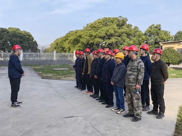 理论武装在现场 .jpg