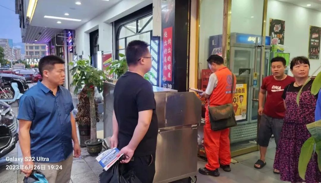 水西门街道开展燃气安全隐患排查整治(图1)