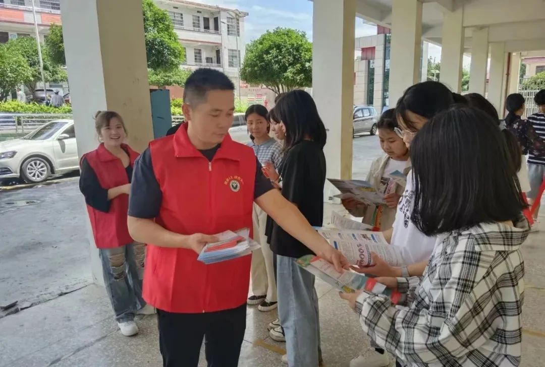 邓元泰镇开展民族团结进校园活动(图2)