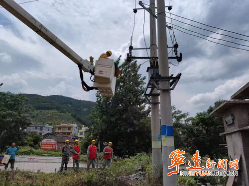 宁远：心系民生优服务 倾情服务为烟农_副本500.jpg