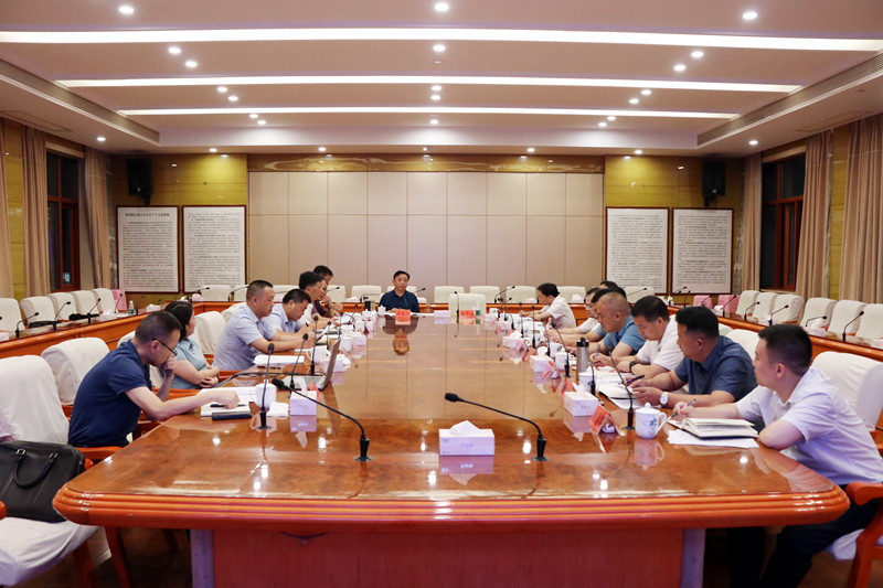 周玉凡主持市委理论学习中心组第六次集体学习(图1)
