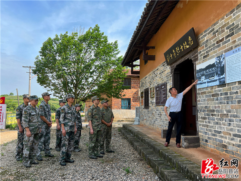 参观刘士奇故居1_副本.jpg 参观刘士奇故居1_副本.jpg