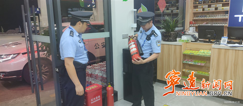 宁远：点亮夜间“平安灯” 提升群众安全感2_副本500.jpg