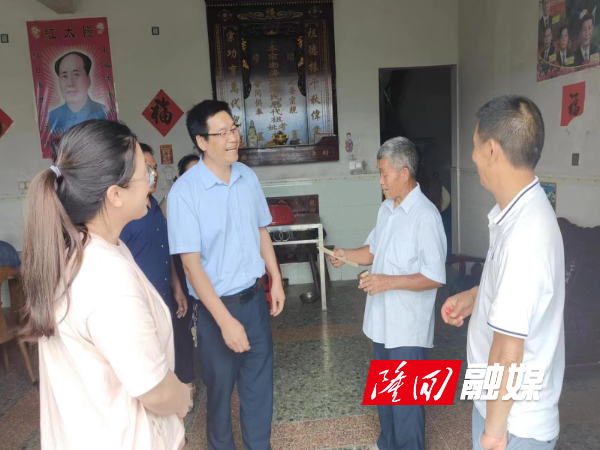 困难党员3社江.jpg