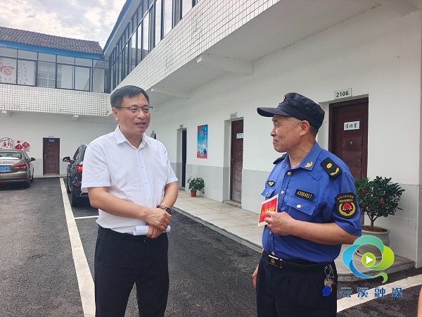 吴跃中开展"七一"走访慰问__云溪新闻网