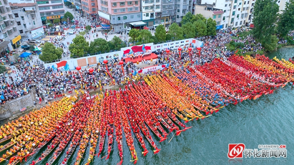 （4 来自中方县铜鼎镇、辰溪县龙头庵乡、黄溪口镇、仙人湾乡、上蒲溪乡的86支队伍整齐亮相。）
