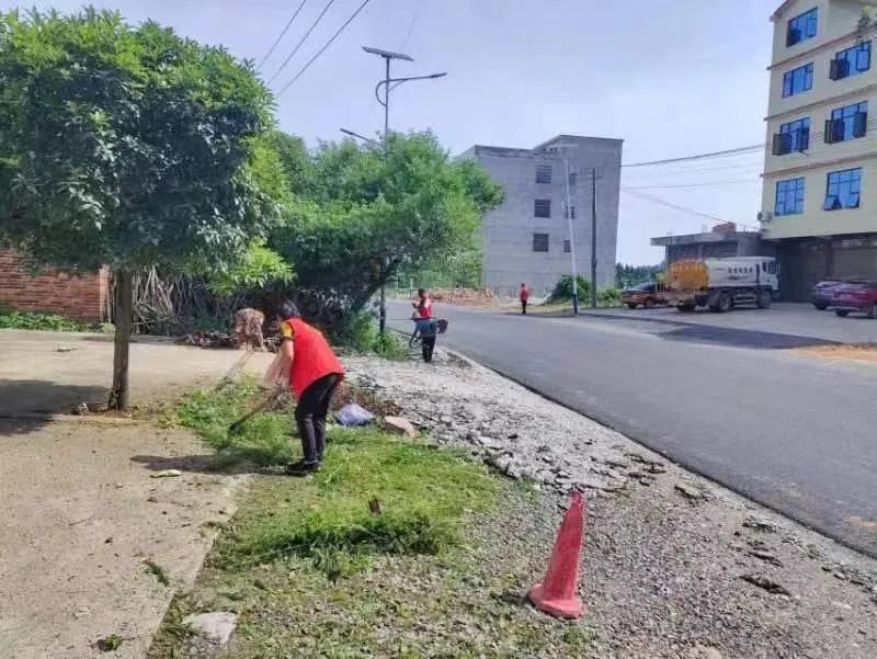 双牌镇：整治道路环境卫生 推动文明城市创建(图1)