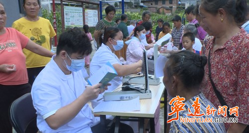 宁远：义诊送健康  服务暖人心_副本500.jpg