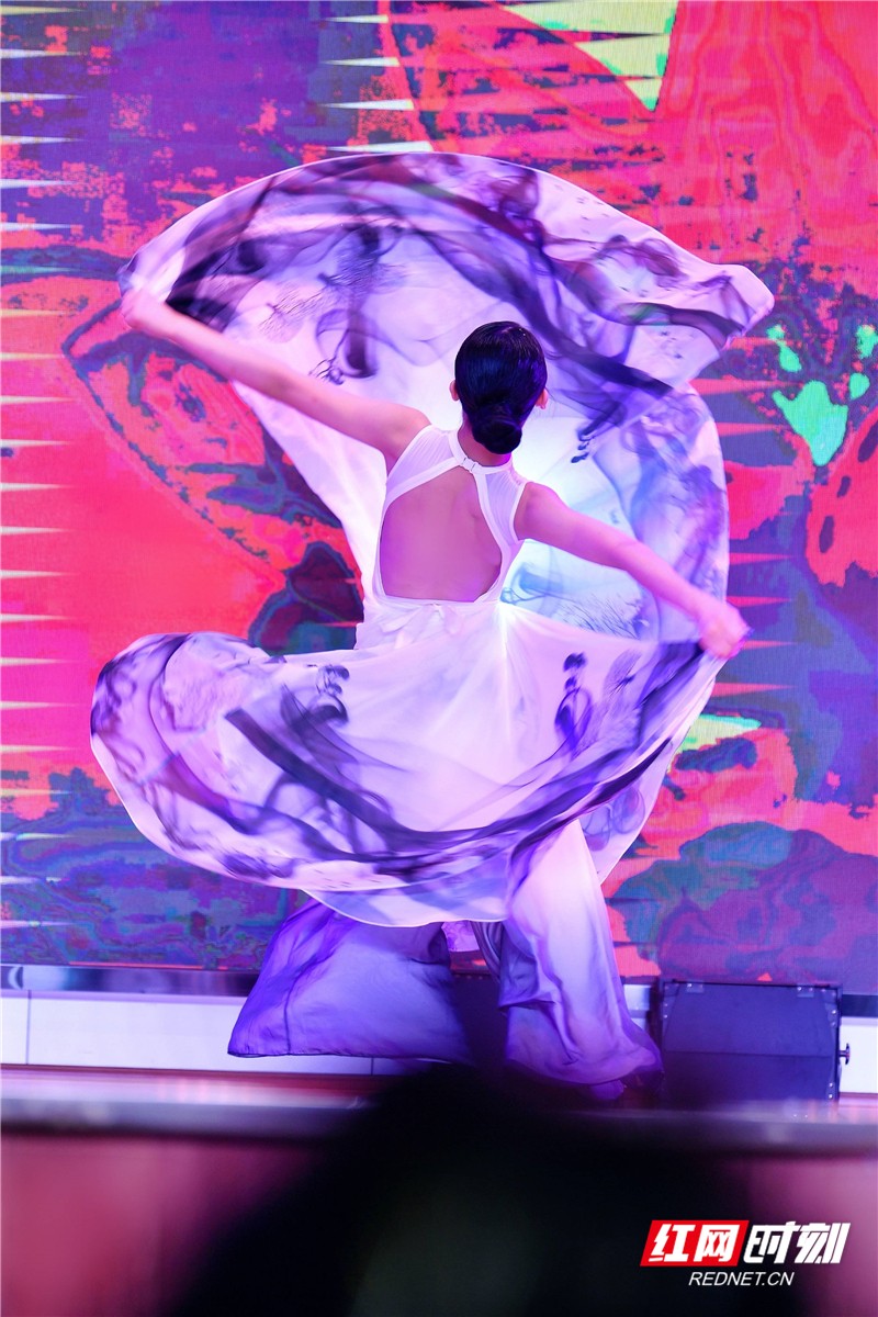 独舞 安芷奇.jpg