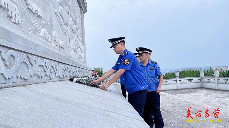 “庆七一 参观烈士陵园”主题党日活动1.jpg