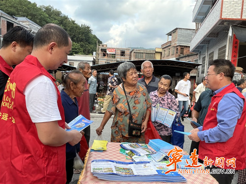 宁远：普法宣传进市场 防范意识入民心_副本500.jpg