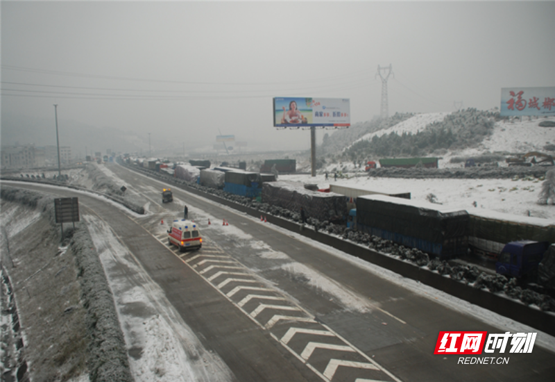 2008年郴州地区遭遇“五十年”难得一遇的冰雪灾害。.jpg