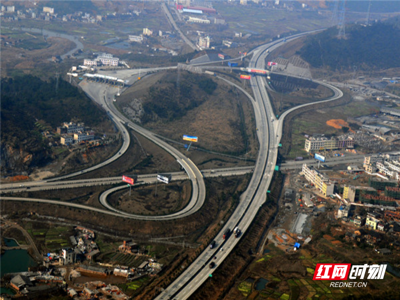 京珠高速是郴州地区的第一条高速公路。.jpg