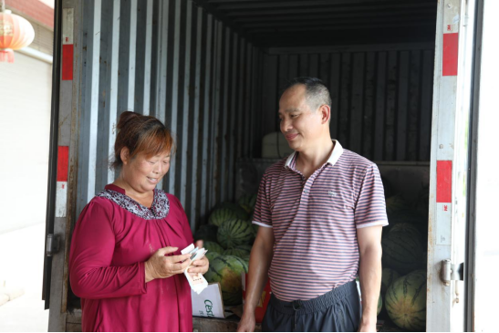 西瓜滞销农户急，社区暖心解难题(2)644.png