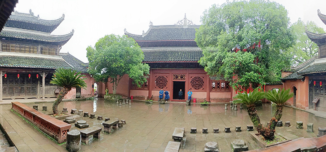 细雨朦胧中的龙兴讲寺。瞿云 摄影.jpg