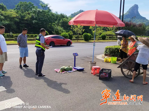 宁远：“柔性执法”治“顽疾”“安全劝导”显成效_副本500.jpg