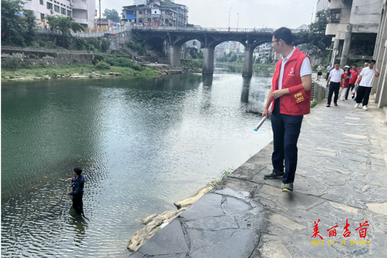 镇溪街道商业城社区开展河道安全护航活动3.png