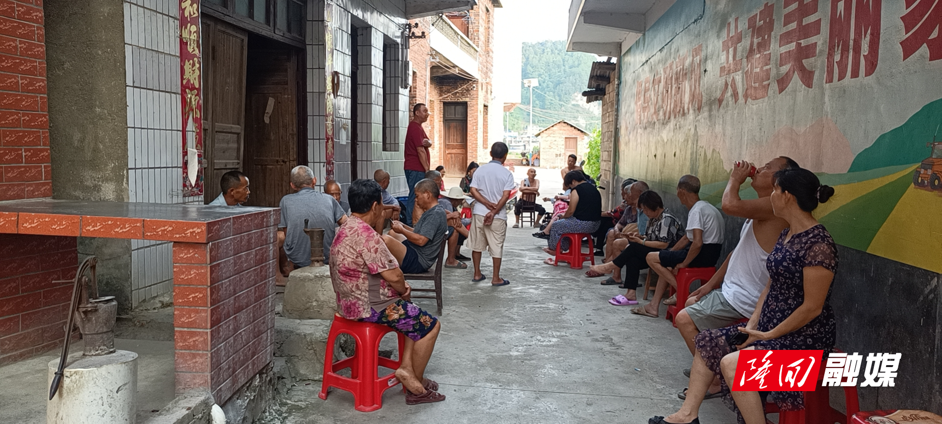 民情恳谈会.jpg