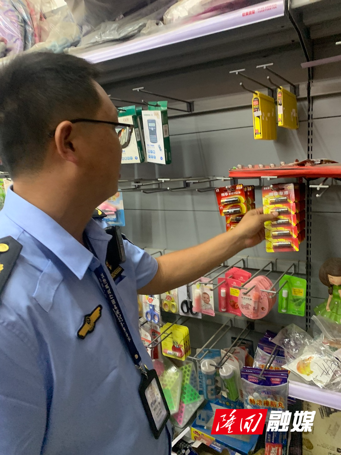 隆回县市场监管局查获一起涉嫌侵犯商标专用权电池案(图2)