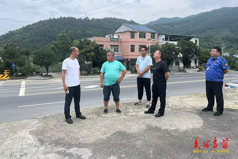 惠农便民 吉首城管设置夏季瓜果临时销售点1.jpg