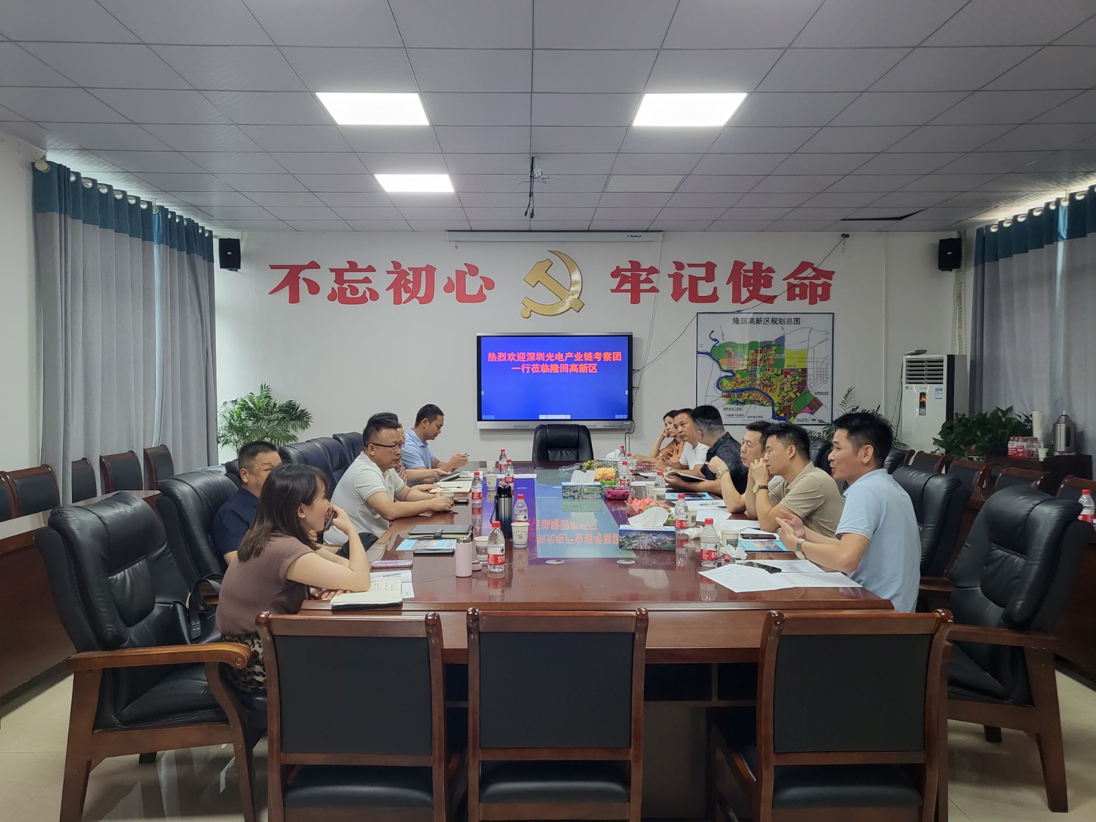 深圳光电产业链客商考察隆回高新区(图1)