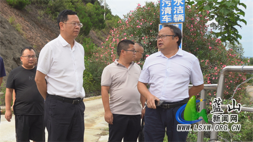 龙向洋调研县生活垃圾填埋场突出问题整改工作.jpg