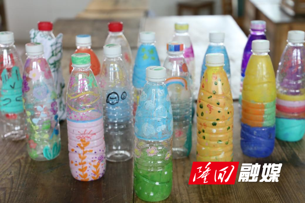 湖南师范大学外国语学院赴草原学校暑期社会实践团开展“画在花瑶，创艺无限”校园美术节活动(图4)