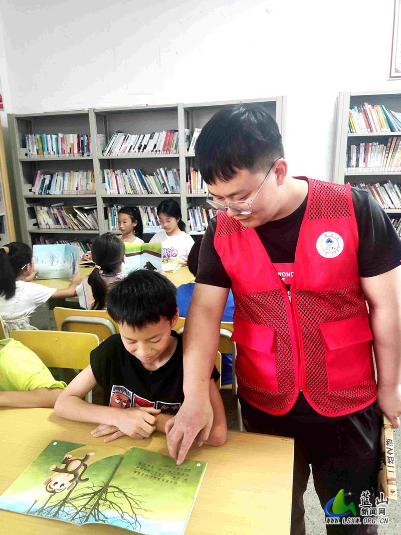 蓝山：农家书屋成为孩子们的“第二课堂”2.jpg
