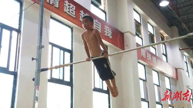 湘潭高新区7岁“体操小将”蒋鸿晖，省赛收获5枚金牌
