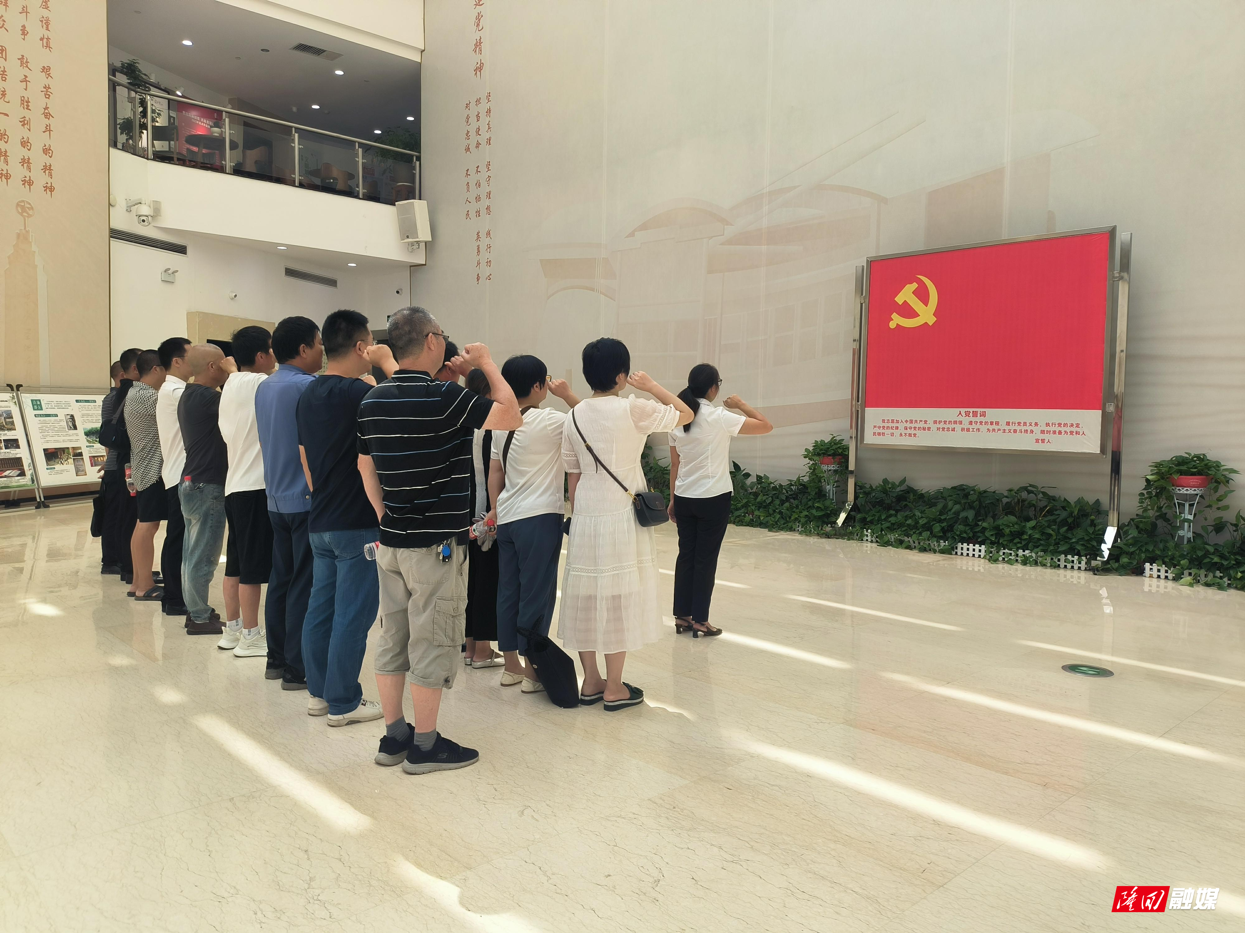 隆回县公路建设养护中心开展党风廉政警示教育活动(图2)