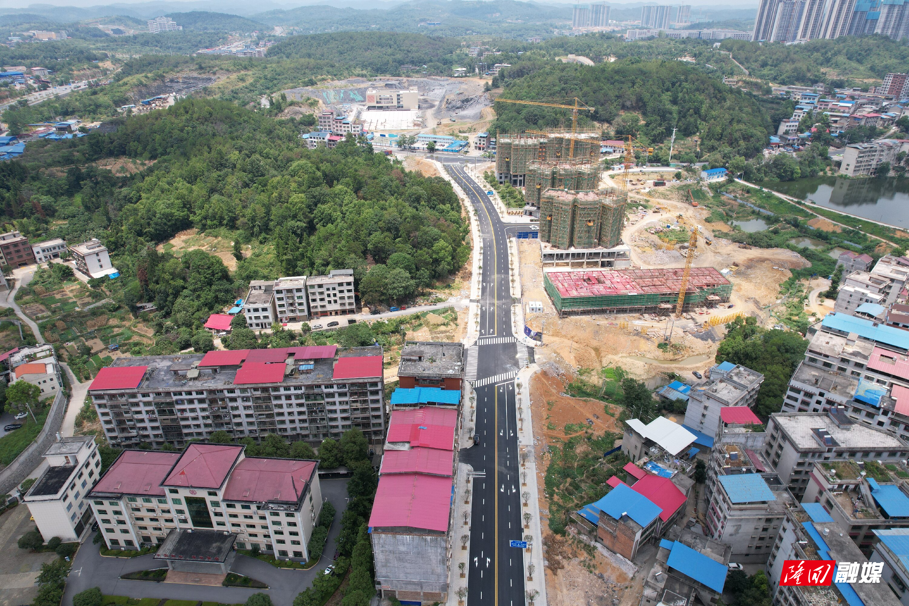 隆回县城镇提质改造项目立新路竣工通车(图1)
