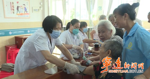 宁远开展老年健康宣传周活动2_副本500.jpg