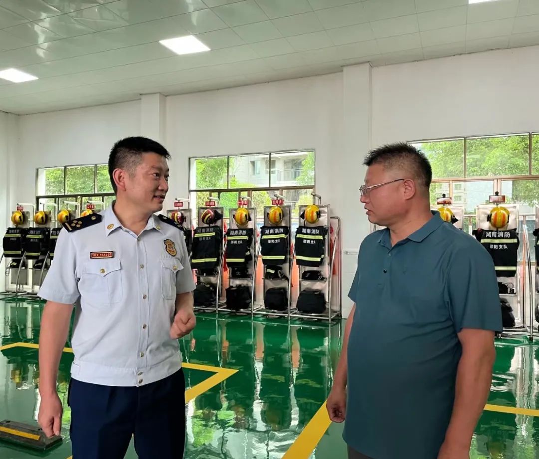 热心民营企业家情系火焰蓝慰问消防救援队员(图2)