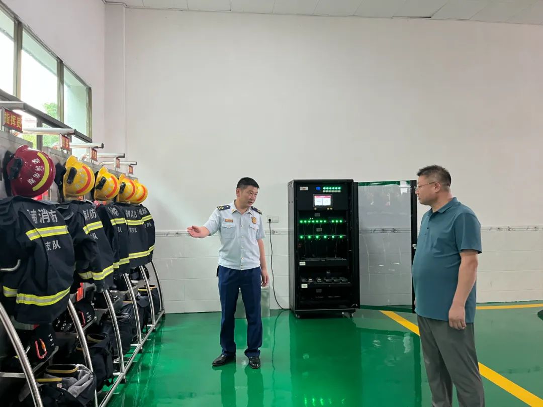 热心民营企业家情系火焰蓝慰问消防救援队员(图3)