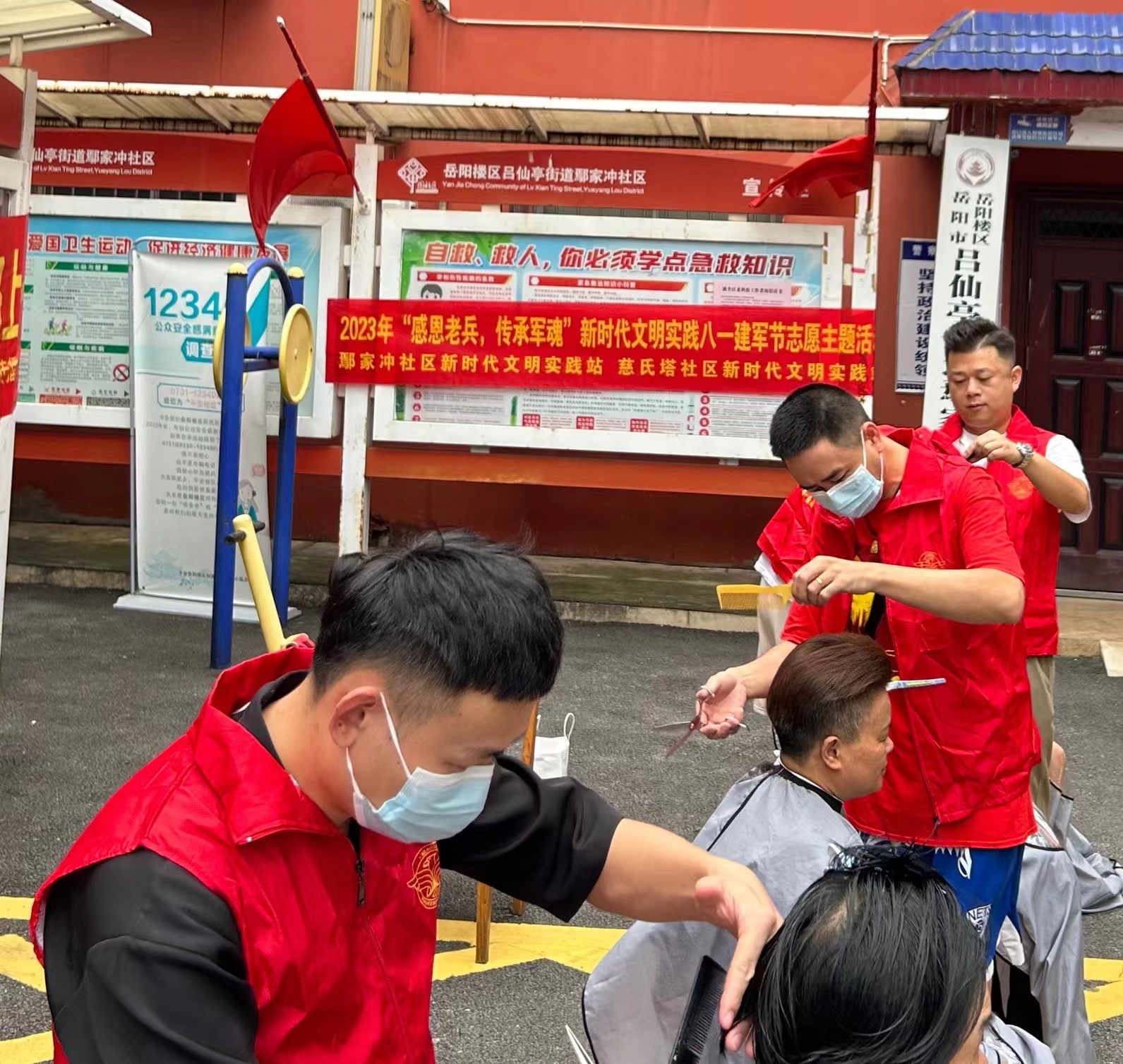 20230801慈氏塔社区新时代文明实践站开展2023年“感恩老兵,传承军魂”新时代文明实践八一建军节志愿主题活动(4).jpg